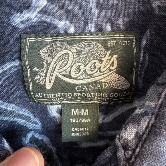 ROOTS‎ Men's M 100% Linen Allover Lakes Print Button Up Shirt Blue Summer Resort - Picture 3 of 13